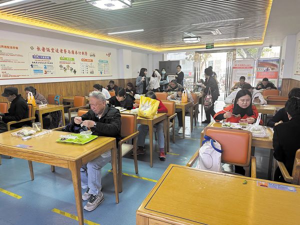 天河南街社区长者饭堂就餐环境