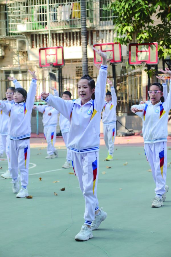 一起来做书韵操(西关外国语学校附属流花小学供图)