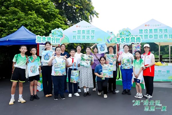 家庭组队为全运添绿